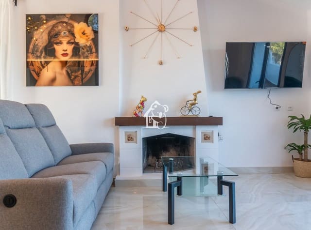 4 bedroom Villa for rent in Villamartin, Orihuela - € 2,300 (Ref: 9700302)