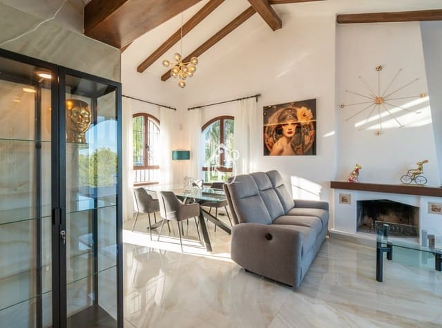 4 bedroom Villa for rent in Villamartin, Orihuela - € 2,300 (Ref: 9700302)