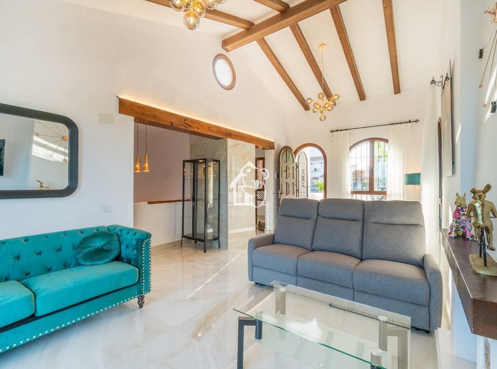 4 bedroom Villa for rent in Villamartin - € 2,300 (Ref: 9700302)