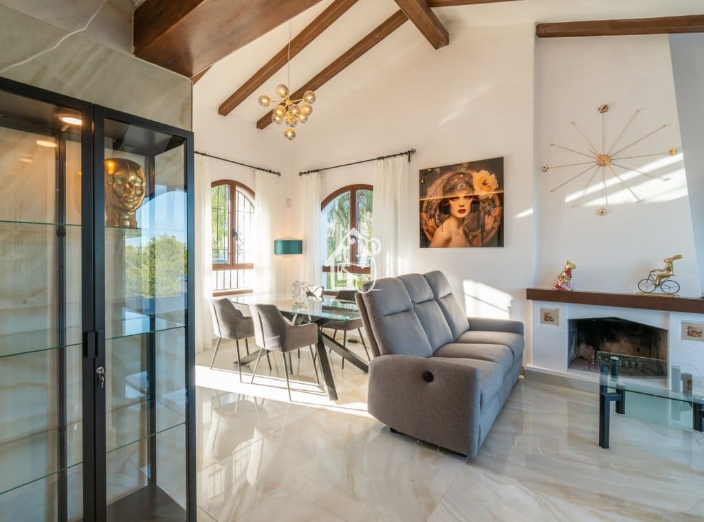 4 bedroom Villa for rent in Villamartin - € 2,300 (Ref: 9700302)