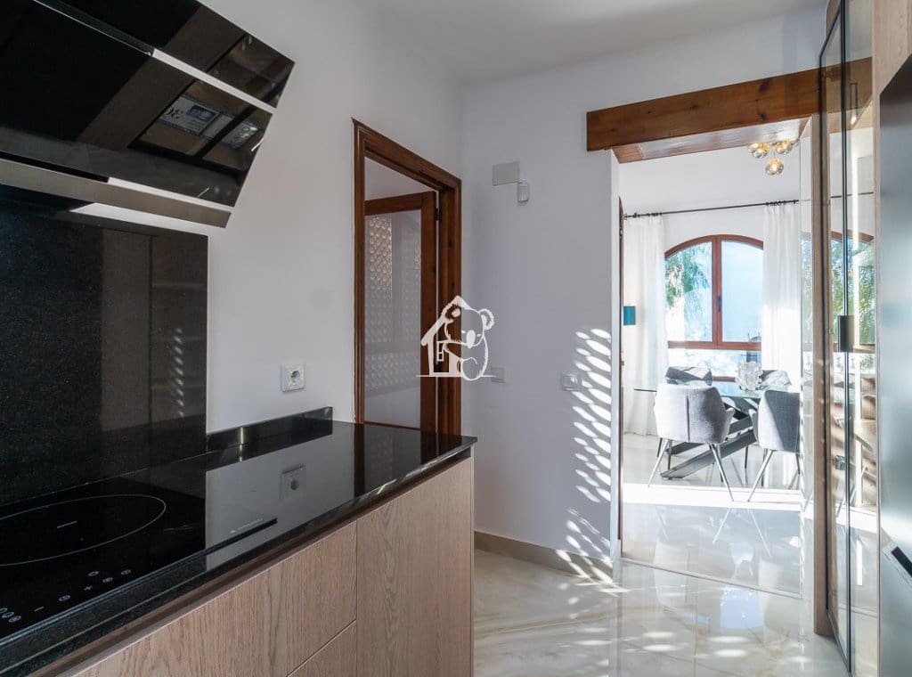 4 bedroom Villa for rent in Villamartin - € 2,300 (Ref: 9700302)