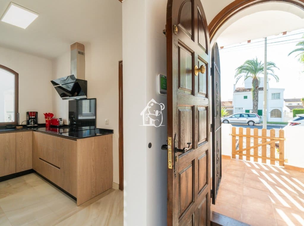 4 bedroom Villa for rent in Villamartin - € 2,300 (Ref: 9700302)