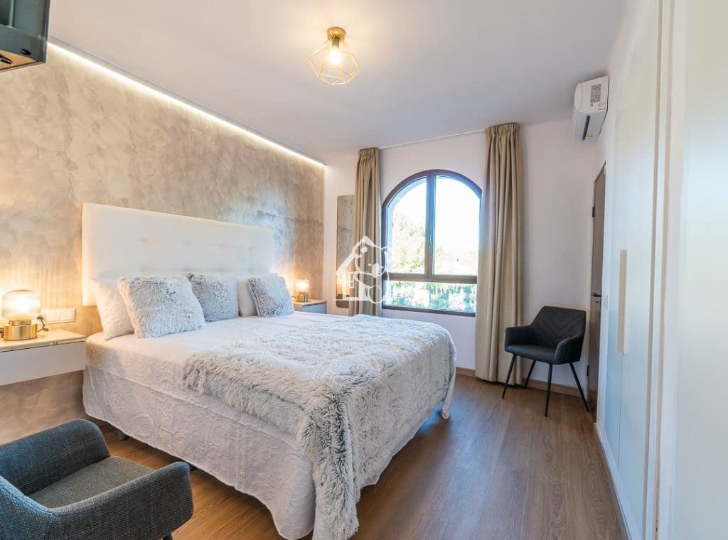 4 bedroom Villa for rent in Villamartin - € 2,300 (Ref: 9700302)