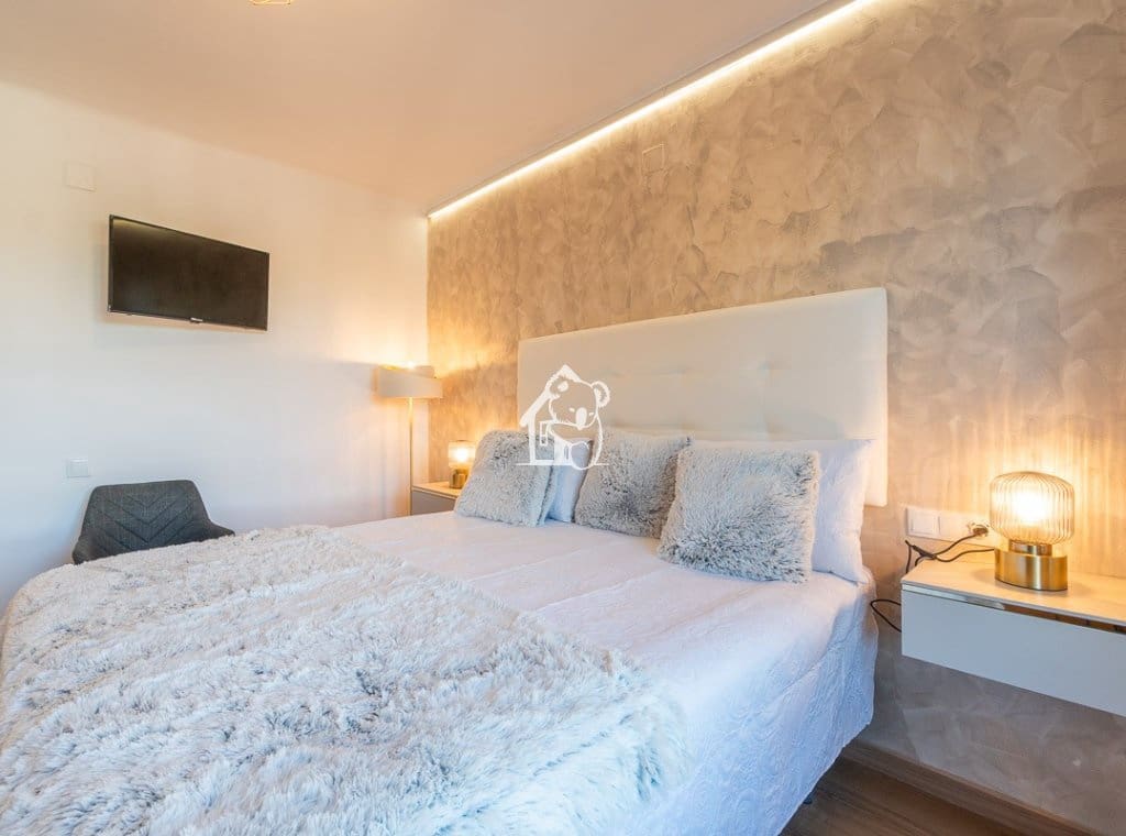 4 bedroom Villa for rent in Villamartin - € 2,300 (Ref: 9700302)