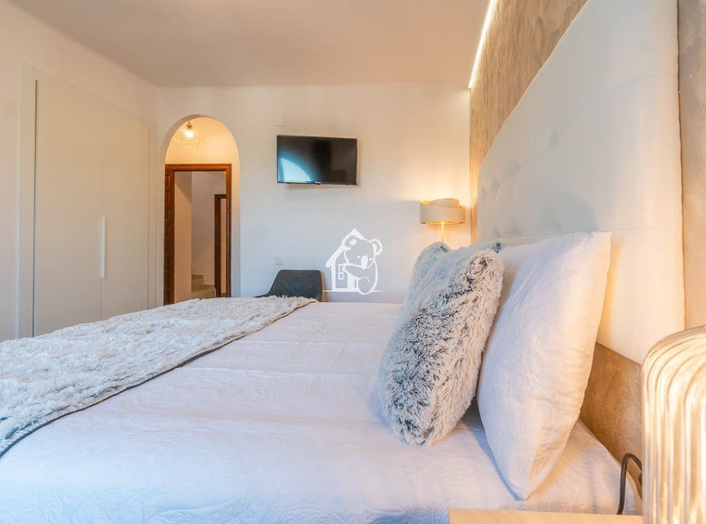 4 bedroom Villa for rent in Villamartin - € 2,300 (Ref: 9700302)