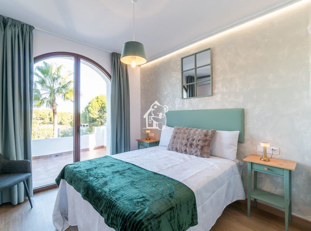 4 bedroom Villa for rent in Villamartin - € 2,300 (Ref: 9700302)