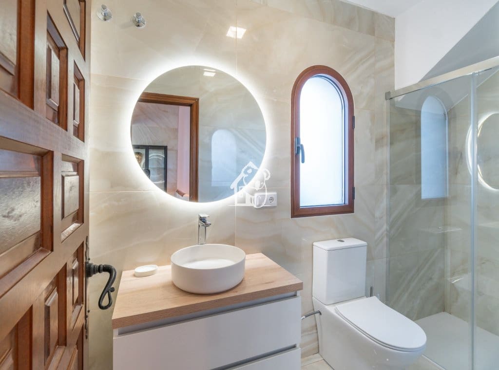 4 bedroom Villa for rent in Villamartin - € 2,300 (Ref: 9700302)