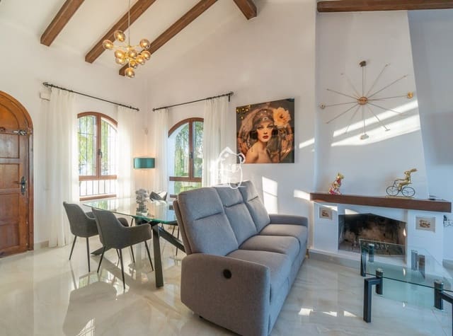 4 bedroom Villa for rent in Villamartin, Orihuela - € 2,300 (Ref: 9700302)