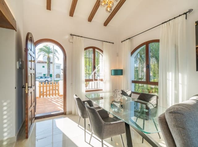 4 bedroom Villa for rent in Villamartin, Orihuela - € 2,300 (Ref: 9700302)