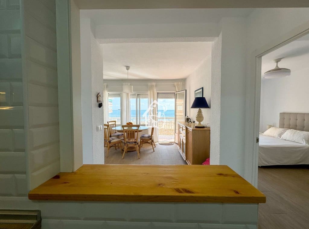 3 bedroom Beach Apartment for rent in Torrevieja - € 1,100 (Ref: 9700304)