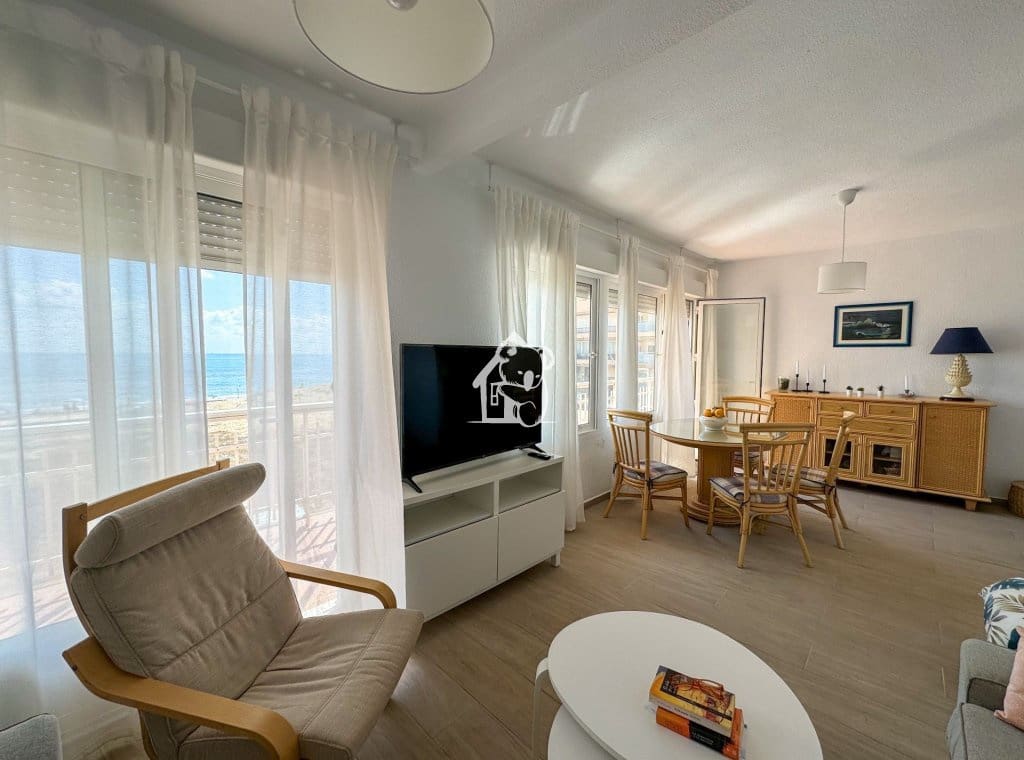 3 bedroom Beach Apartment for rent in Torrevieja - € 1,100 (Ref: 9700304)