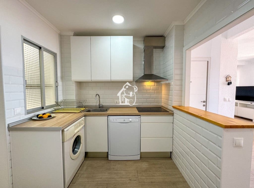 3 bedroom Beach Apartment for rent in Torrevieja - € 1,100 (Ref: 9700304)