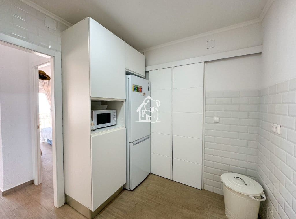 3 bedroom Beach Apartment for rent in Torrevieja - € 1,100 (Ref: 9700304)