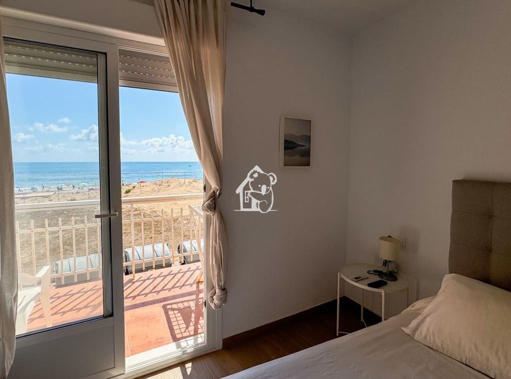 3 bedroom Beach Apartment for rent in Torrevieja - € 1,100 (Ref: 9700304)