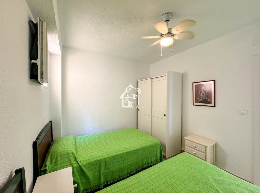 3 bedroom Beach Apartment for rent in Torrevieja - € 1,100 (Ref: 9700304)