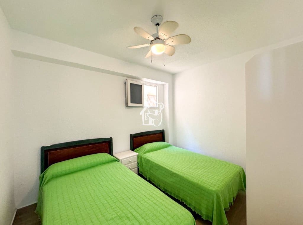 3 bedroom Beach Apartment for rent in Torrevieja - € 1,100 (Ref: 9700304)