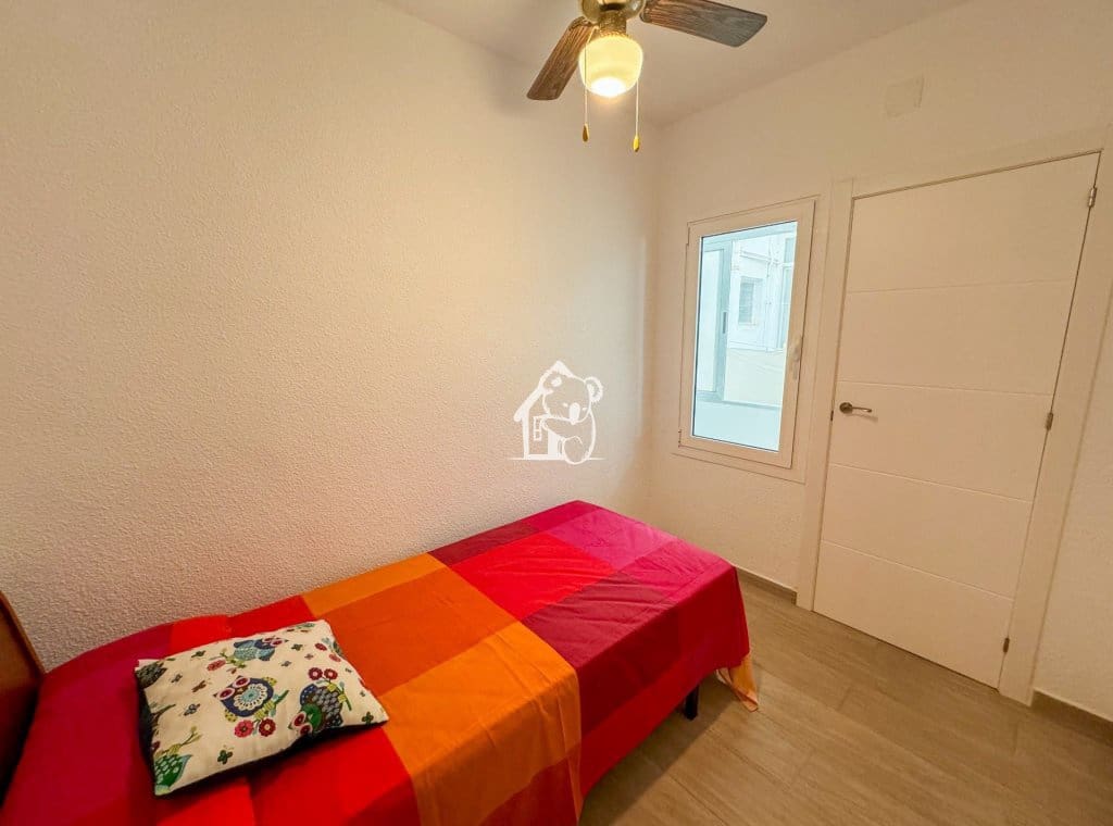 3 bedroom Beach Apartment for rent in Torrevieja - € 1,100 (Ref: 9700304)