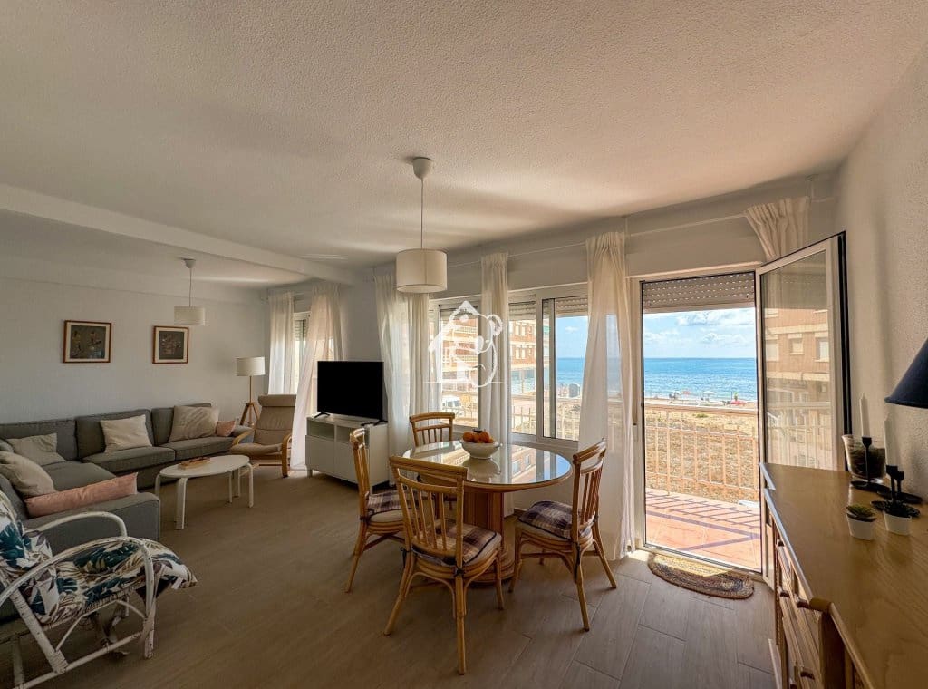 3 bedroom Beach Apartment for rent in Torrevieja - € 1,100 (Ref: 9700304)