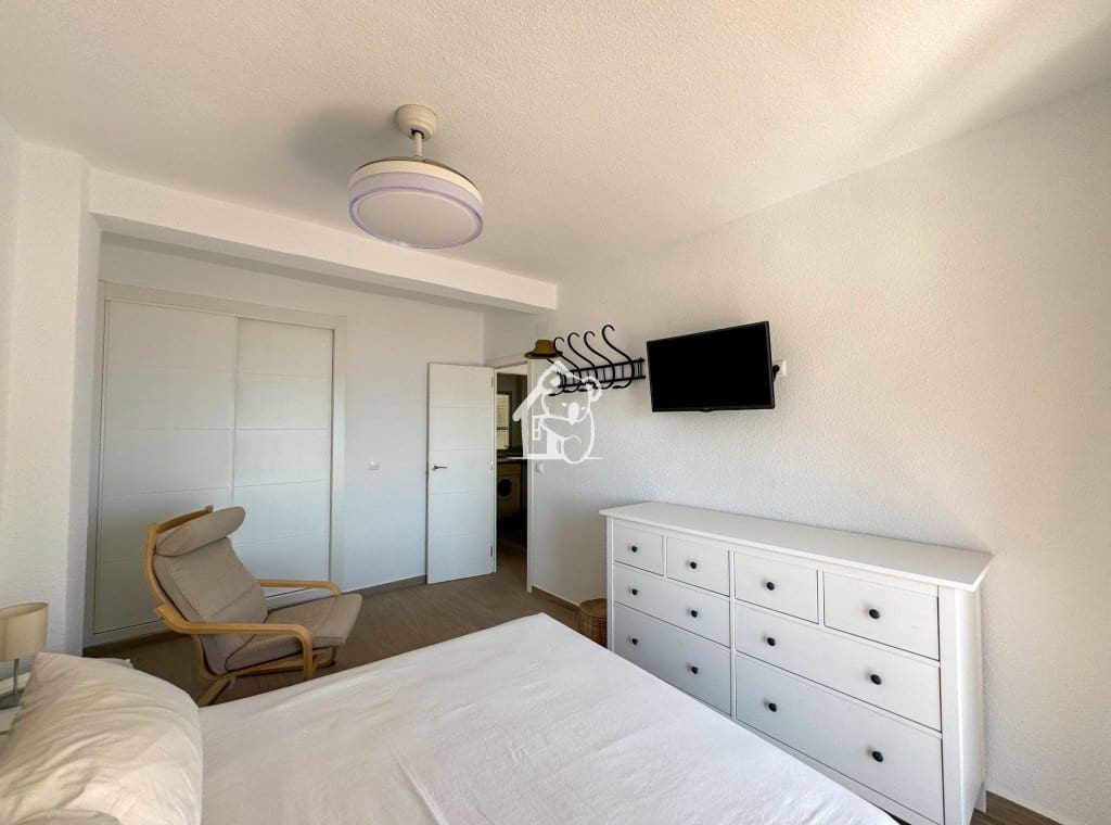 3 bedroom Beach Apartment for rent in Torrevieja - € 1,100 (Ref: 9700304)