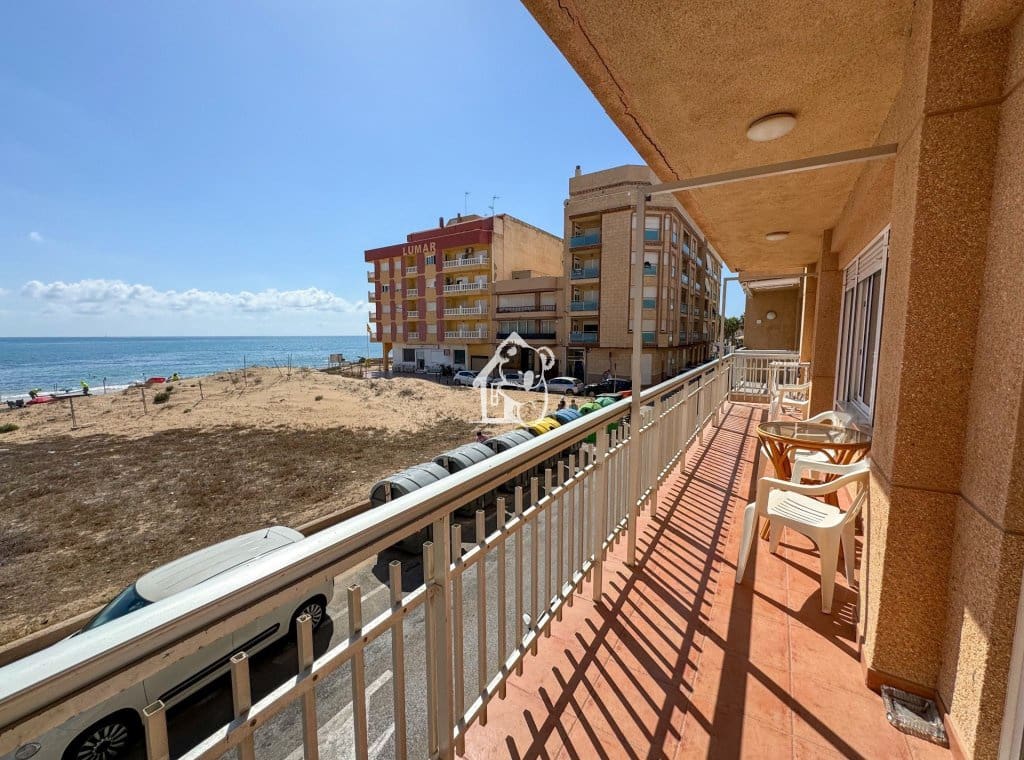 3 bedroom Beach Apartment for rent in Torrevieja - € 1,100 (Ref: 9700304)