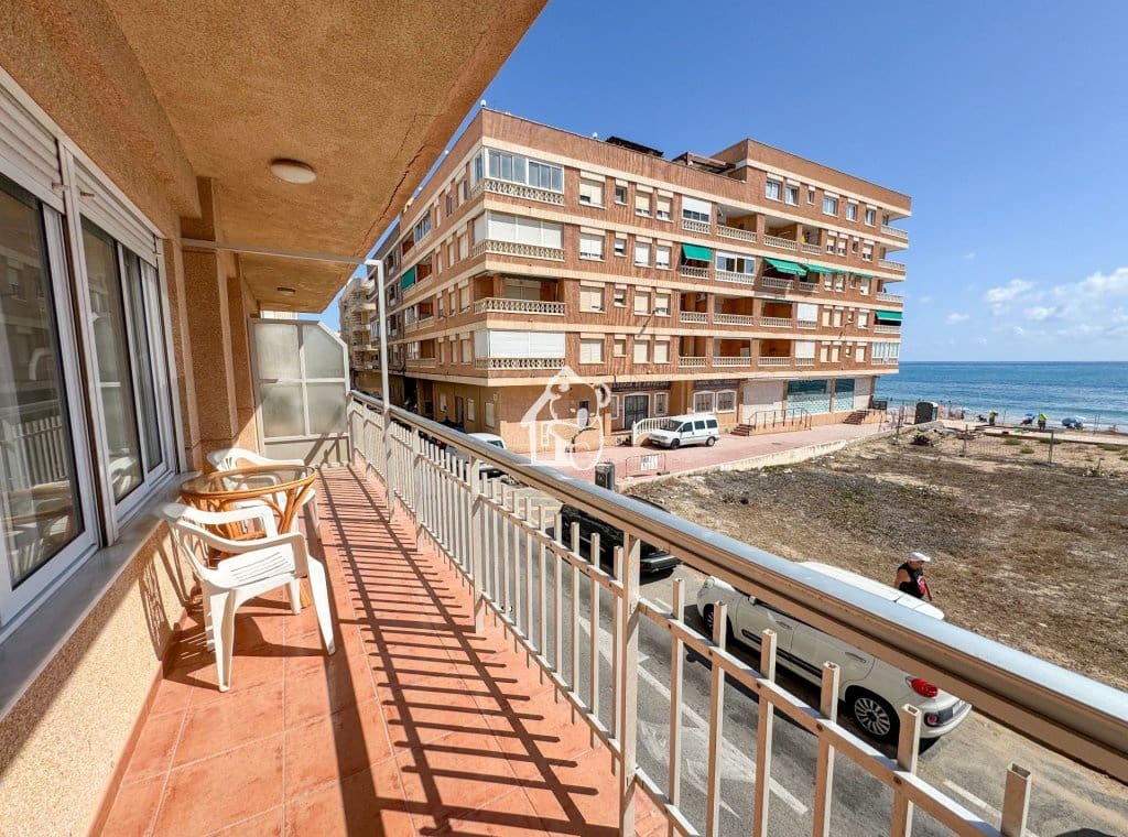 3 bedroom Beach Apartment for rent in Torrevieja - € 1,100 (Ref: 9700304)