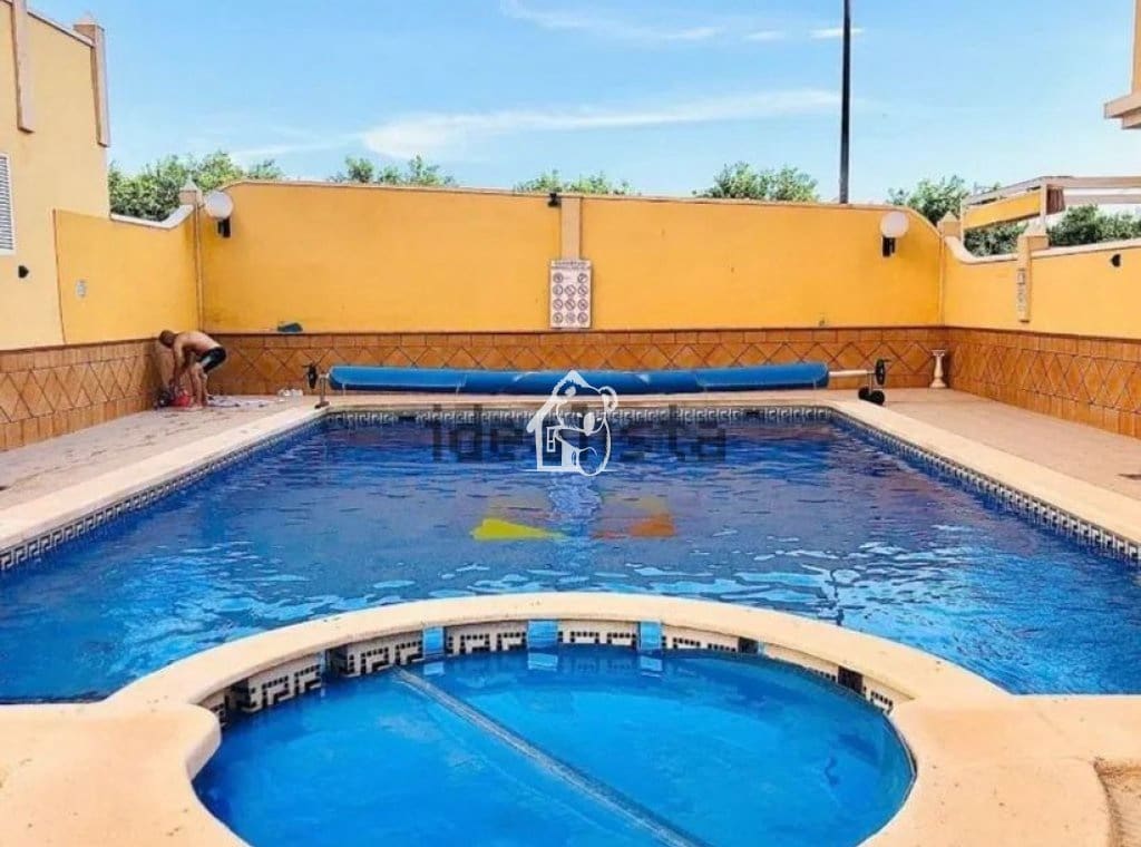 2 soveværelse Lejlighed til leje i Algorfa med swimmingpool garage - € 700 (Ref: 9714342)