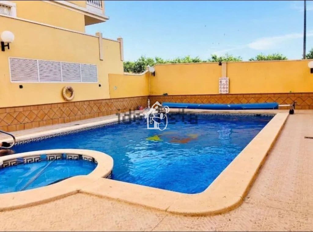 2 soveværelse Lejlighed til leje i Algorfa med swimmingpool garage - € 700 (Ref: 9714342)