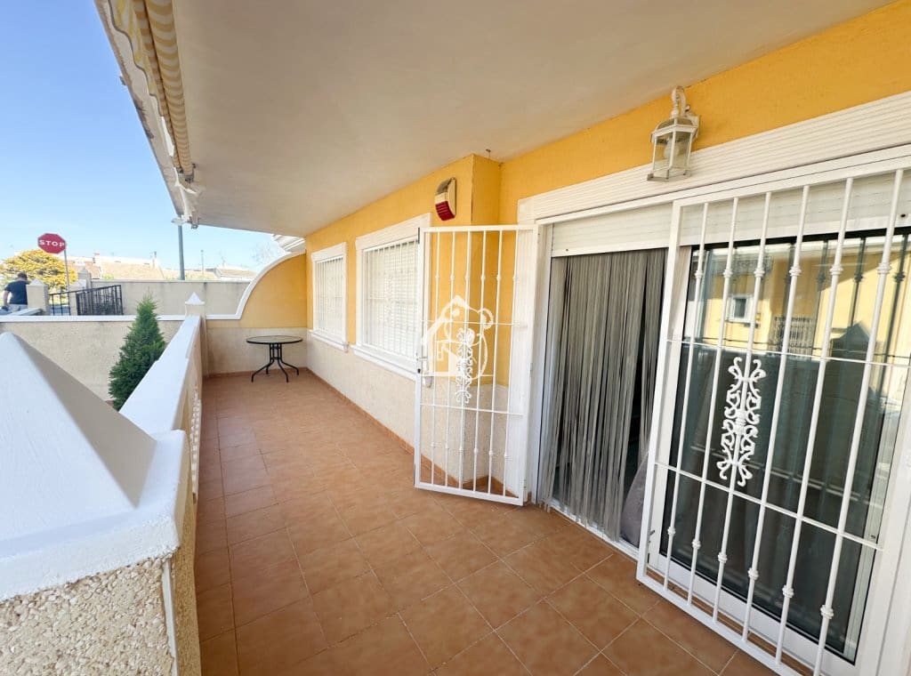 2 soveværelse Lejlighed til leje i Algorfa med swimmingpool garage - € 700 (Ref: 9714342)