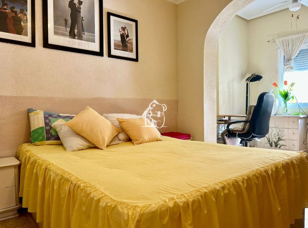 4 bedroom Villa for rent in Torrevieja - € 1,750 (Ref: 9726223)