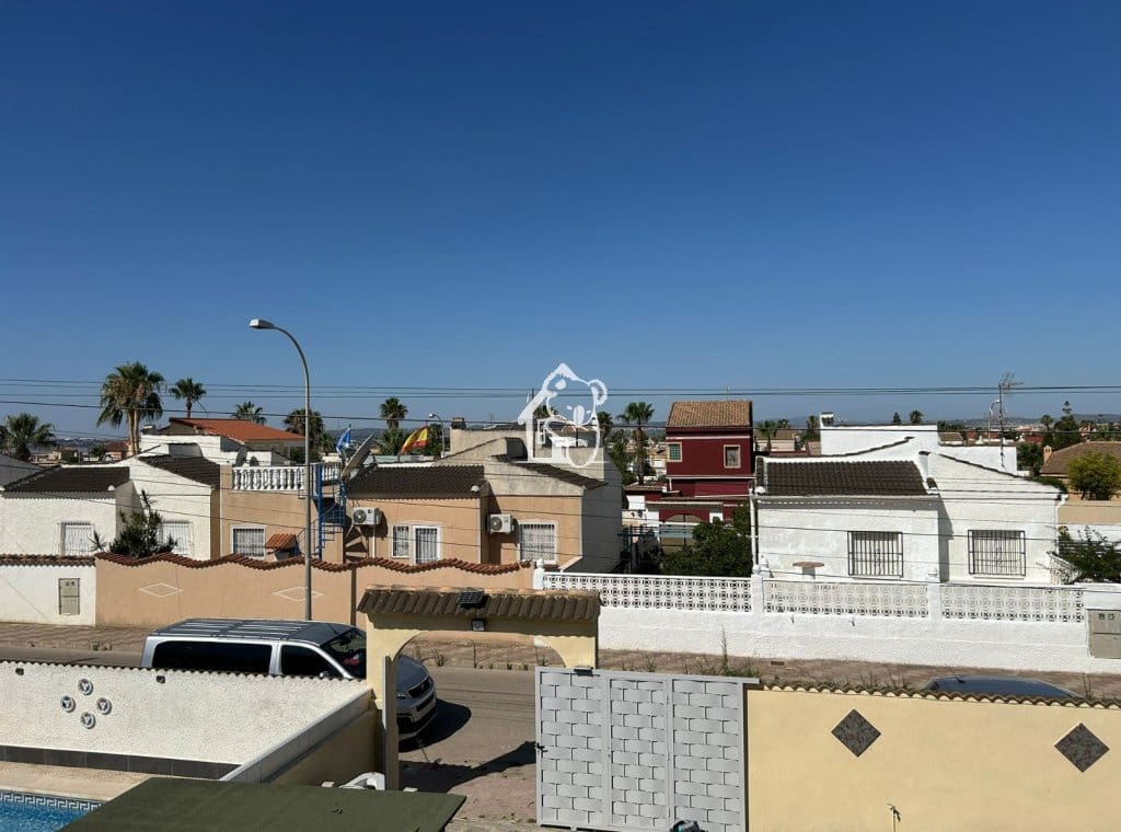 4 bedroom Villa for rent in Torrevieja - € 1,750 (Ref: 9726223)