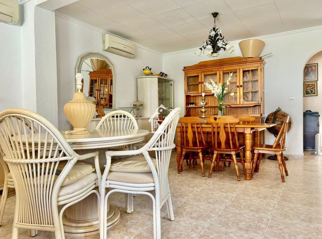 4 bedroom Villa for rent in Torrevieja - € 1,750 (Ref: 9726223)