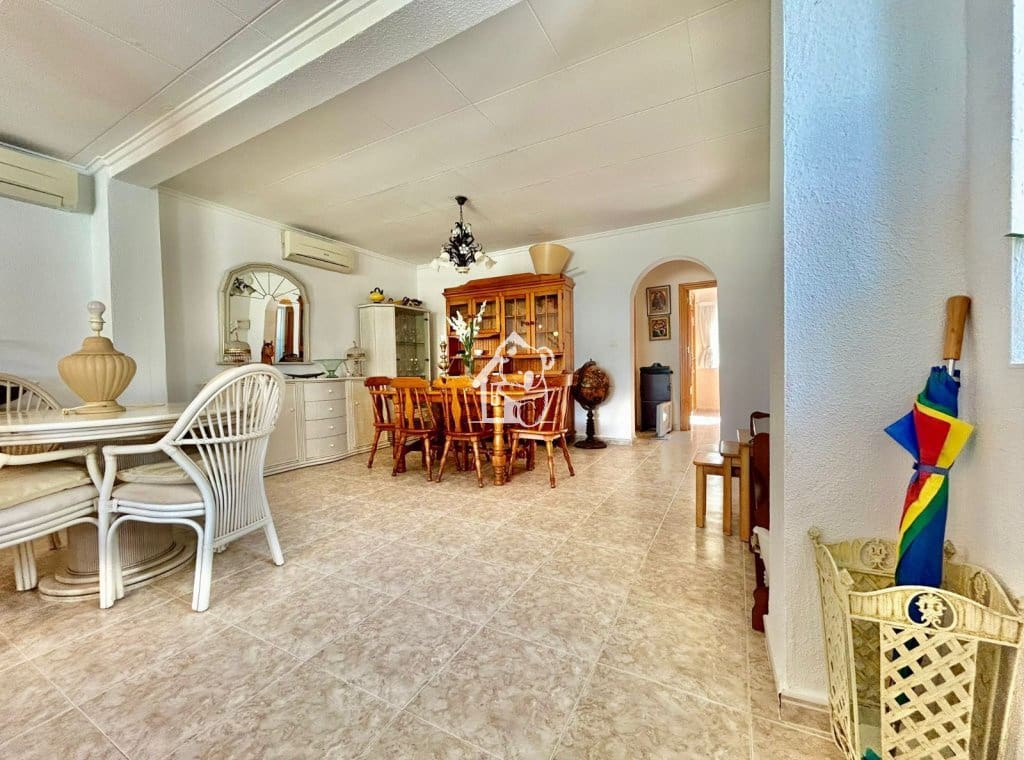 4 bedroom Villa for rent in Torrevieja - € 1,750 (Ref: 9726223)