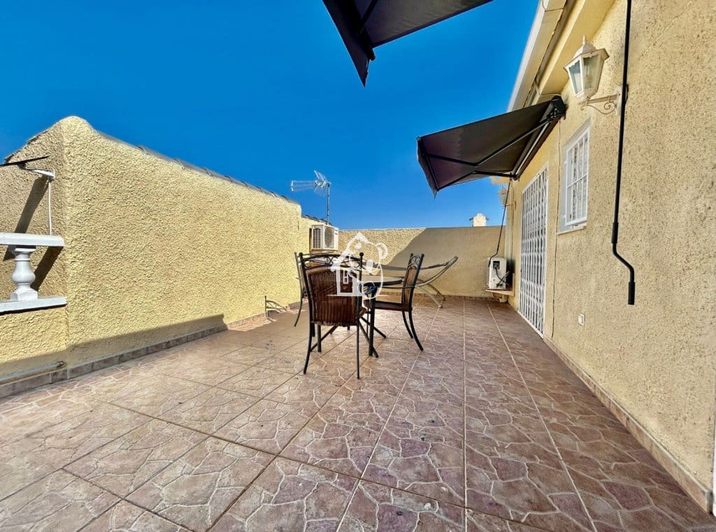 4 bedroom Villa for rent in Torrevieja - € 1,750 (Ref: 9726223)