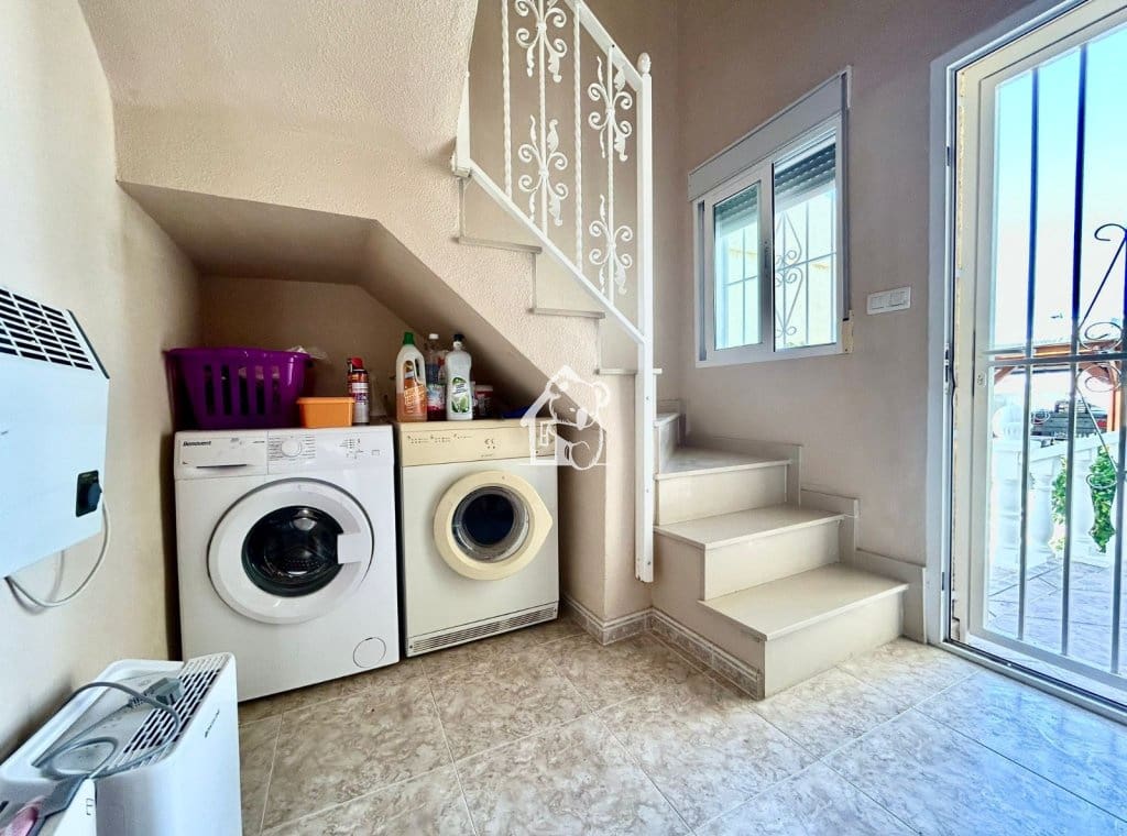 4 bedroom Villa for rent in Torrevieja - € 1,750 (Ref: 9726223)