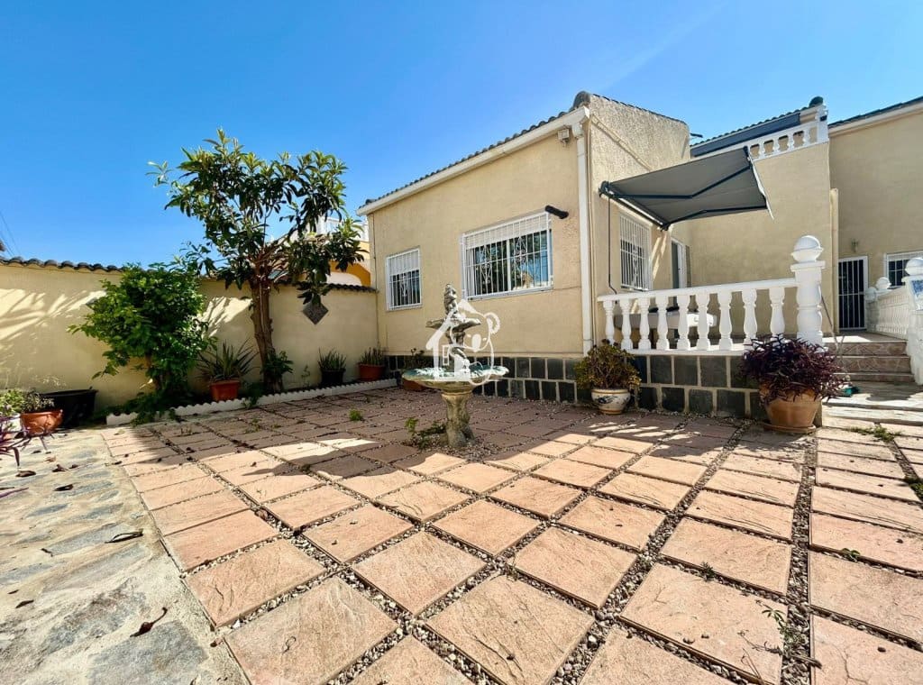 4 bedroom Villa for rent in Torrevieja - € 1,750 (Ref: 9726223)