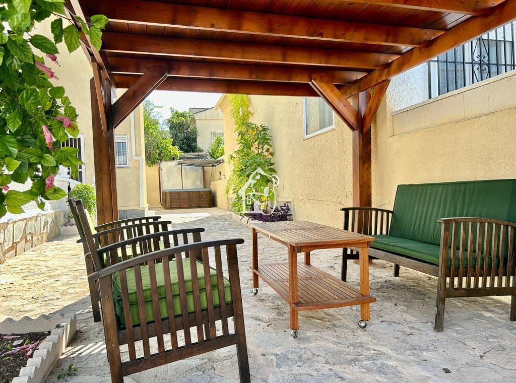 4 bedroom Villa for rent in Torrevieja - € 1,750 (Ref: 9726223)