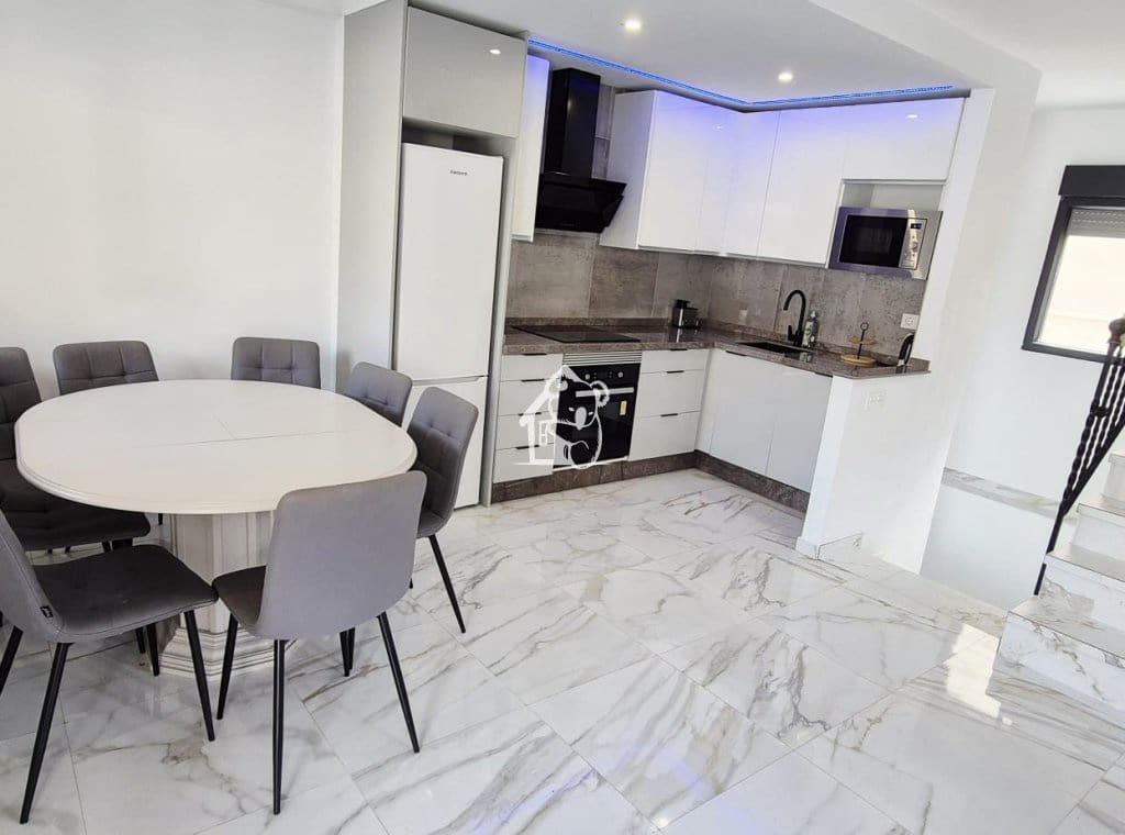 5 bedroom Townhouse for rent in Torrevieja - € 2,300 (Ref: 9726224)