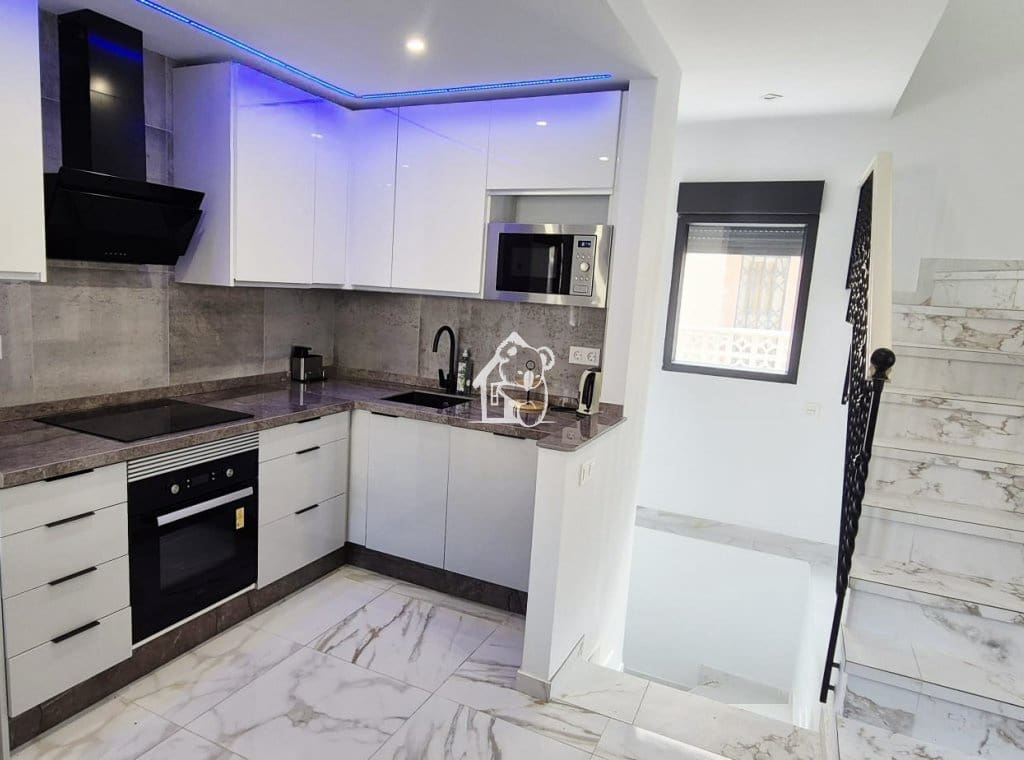 5 bedroom Townhouse for rent in Torrevieja - € 2,300 (Ref: 9726224)