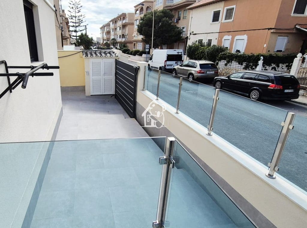 5 bedroom Townhouse for rent in Torrevieja - € 2,300 (Ref: 9726224)