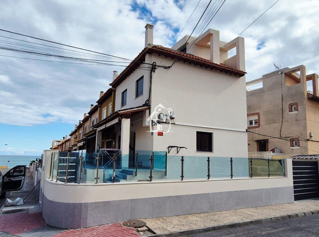 5 bedroom Townhouse for rent in Torrevieja - € 2,300 (Ref: 9726224)