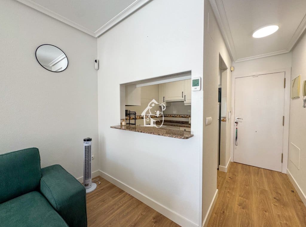 2 slaapkamer Strandappartement te huur in La Mata met zwembad garage - € 950 (Ref: 9726225)