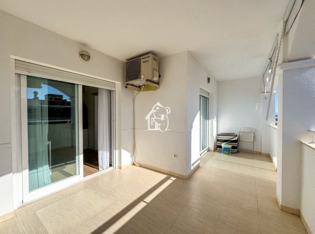 2 slaapkamer Strandappartement te huur in La Mata met zwembad garage - € 950 (Ref: 9726225)