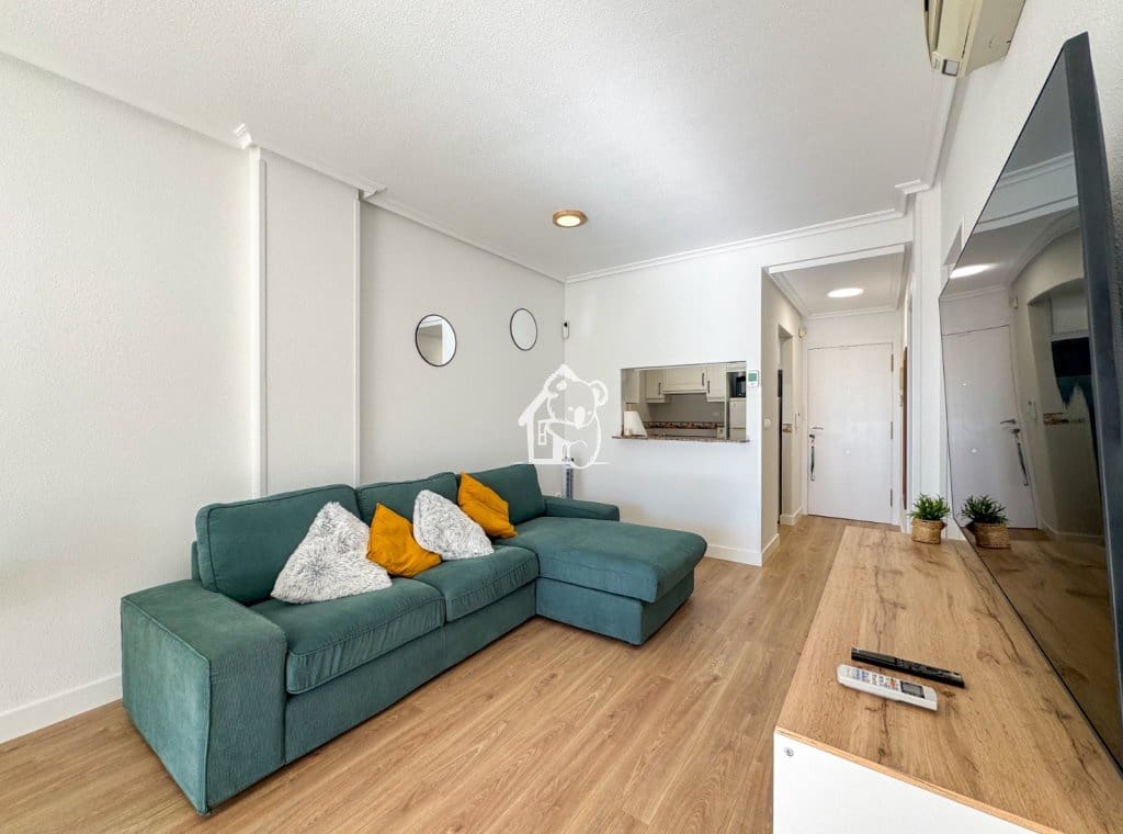 2 slaapkamer Strandappartement te huur in La Mata met zwembad garage - € 950 (Ref: 9726225)