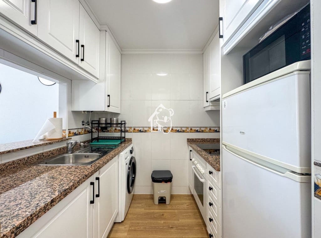 2 slaapkamer Strandappartement te huur in La Mata met zwembad garage - € 950 (Ref: 9726225)