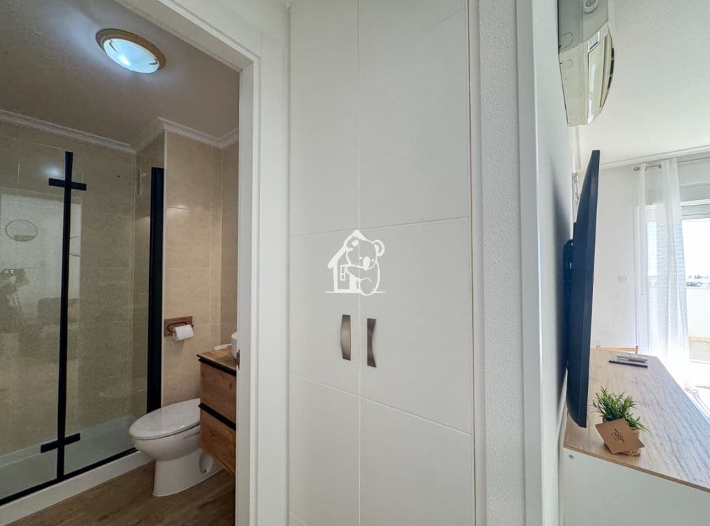 2 slaapkamer Strandappartement te huur in La Mata met zwembad garage - € 950 (Ref: 9726225)