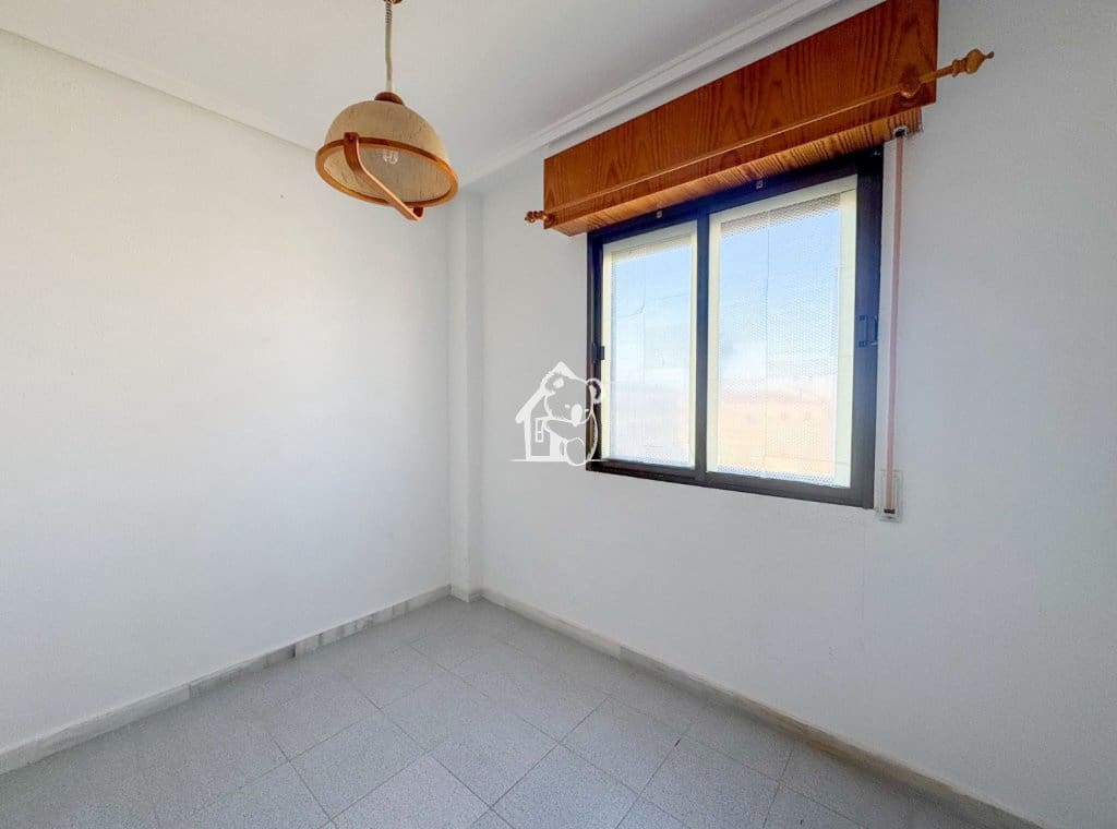 3 bedroom Apartment for rent in Torrevieja - € 900 (Ref: 9731501)