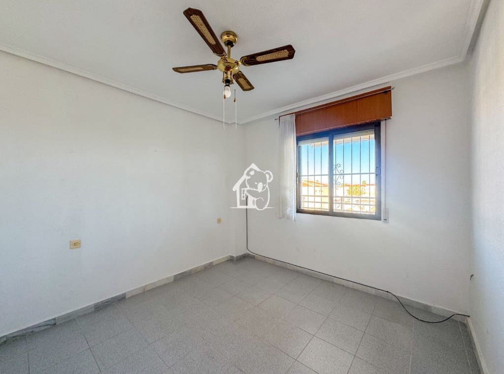 3 bedroom Apartment for rent in Torrevieja - € 900 (Ref: 9731501)