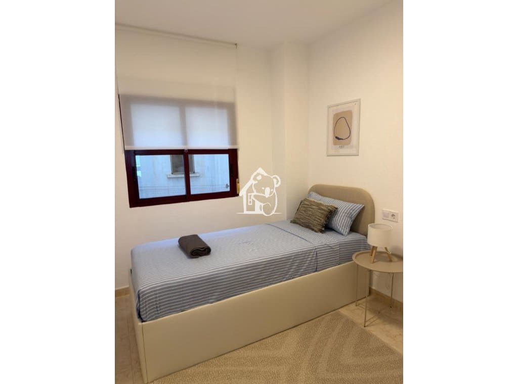 2 bedroom Beach Apartment for rent in Torrevieja - € 950 (Ref: 9731578)