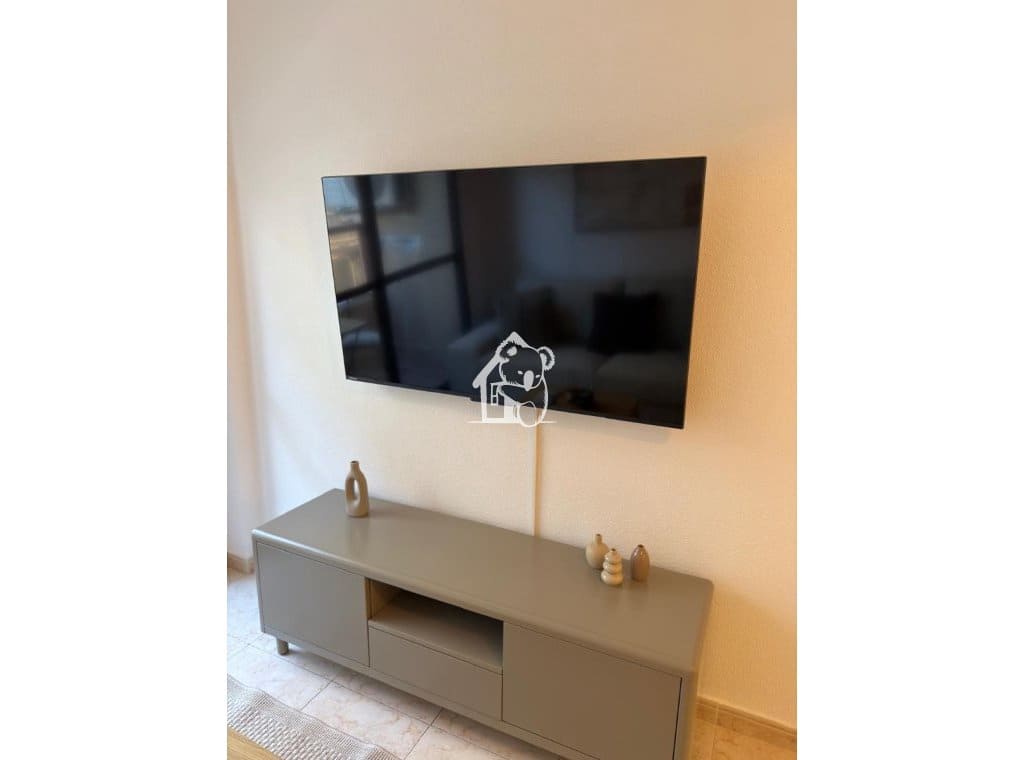 2 bedroom Beach Apartment for rent in Torrevieja - € 950 (Ref: 9731578)