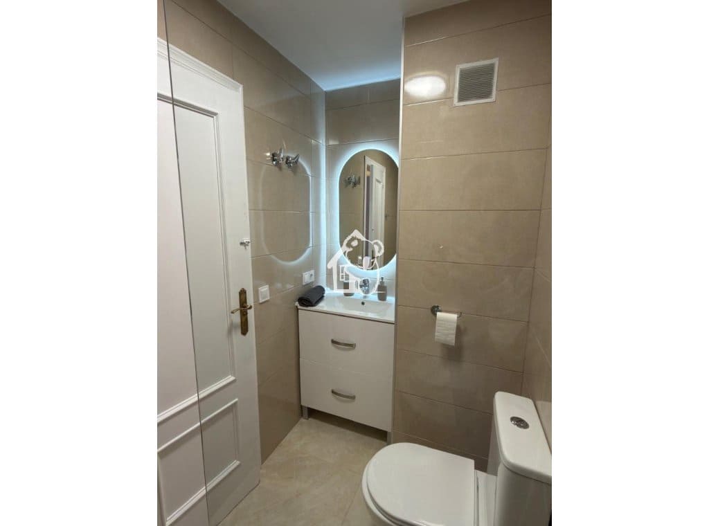 2 bedroom Beach Apartment for rent in Torrevieja - € 950 (Ref: 9731578)